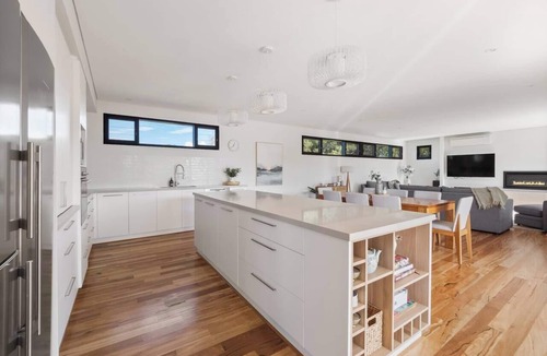 Broadwater House | Beach Haven A Year Round Retreat by the Sea
