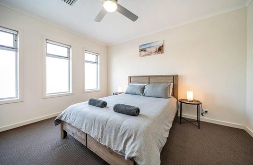 Semaphore South House | Beach Haven at Semaphore - Sweeping Ocean Views