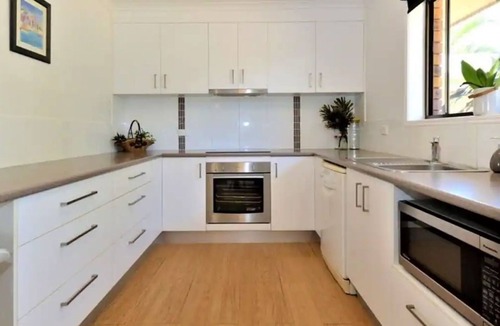 Traviston House | Beach Haven Beachfront Getaway - CoastHM