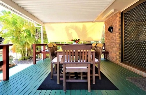 Traviston House | Beach Haven Beachfront Getaway - CoastHM