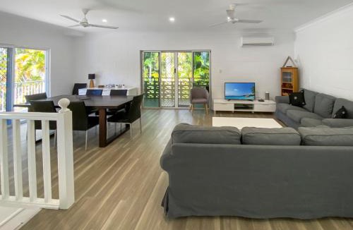 Arcadia House | 'Beach Haven' House in Arcadia with huge Pool & Wifi, near beaches