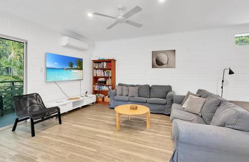 Arcadia House | 'Beach Haven' House in Arcadia with huge Pool & Wifi, near beaches