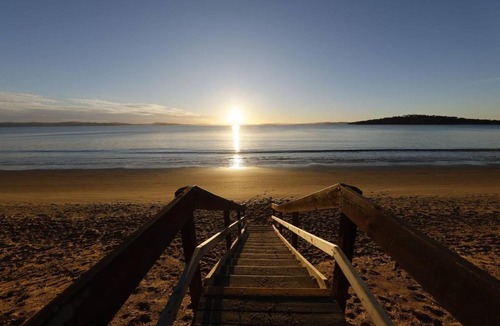 Lauderdale House | Beach Holiday Home-Close to Airport-3 Bed & 2 Bath