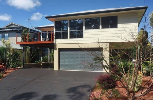 Valla Beach House | BEACH HOUSE Getaway - 5 minutes walk to the Beach!
