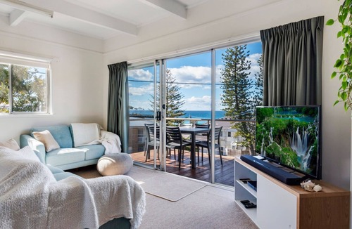Narrawallee House | Beach House on Booth