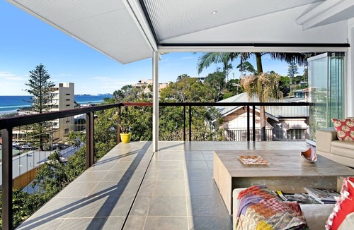 Currumbin House | Beach Panorama (Walk to Beach)