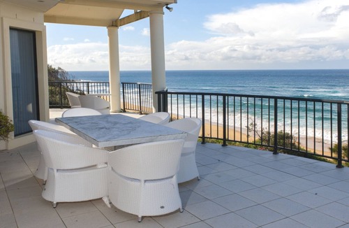 Forresters Beach House | Beach Paradise Forresters beach Central Coast. Absolute Beach front