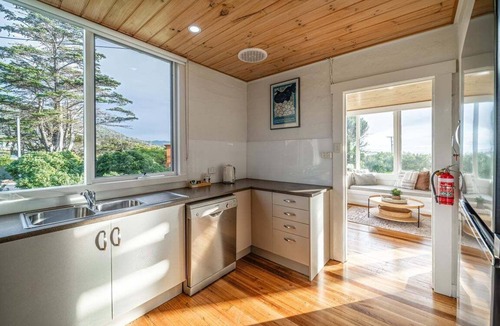 Bicheno House | Beach Path House - Bicheno Accommodation