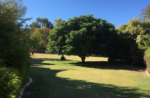 Preston Beach Ski Chalet | BEACH SHACK PRESTON BEACH RESORT - HEATED POOL - FOXTEL - 500M TO BEACH