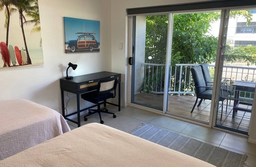 North Ward Apartment | BEACH, SHOPS & STRAND 5 min walk away