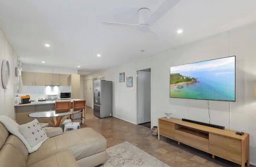 Golden Beach House | Beach Side on Burke - 3BR Pet friendly