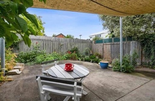 Drumcondra Cottage | Beach View Rippleside Home