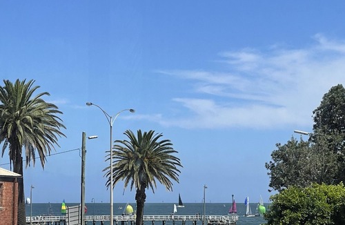Port Melbourne Apartment | Beach views on beach street
