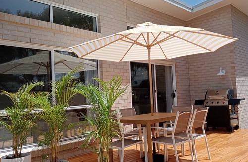 Golden Beach House | Beachcomber Escape - Family & Pet Friendly - Minutes from the Beach