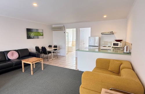 Apollo Bay Hotel | Beachcomber Motel and Apartments Apollo Bay