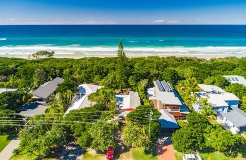 Suffolk Park House | Beachcombers Cottage - beachfront pet retreat