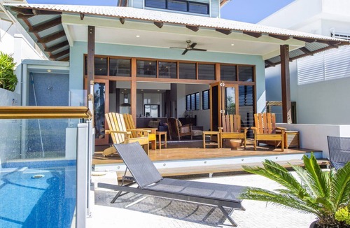 Picnic Bay House | Beached on Magnetic