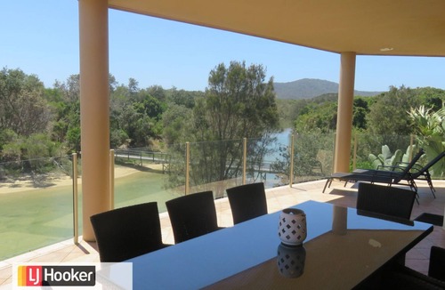 South West Rocks Apartment | BEACHES UNIT 4 - LUXURY WATERFRONT