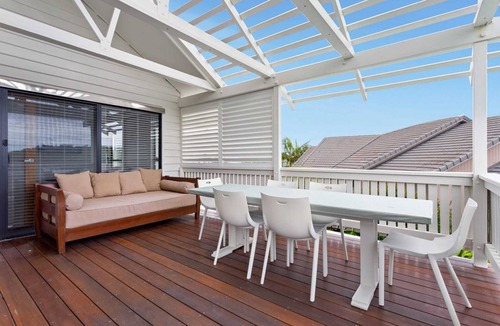 Warana Apartment | Beachfront 3-Bed with Private Pool & Fireplace