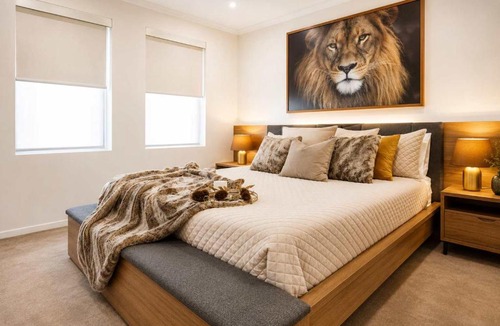 North Ward Apartment | Beachfront 3BR Apartment on The Strand, Pool & Parking
