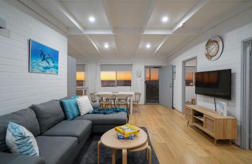 Quinns Rocks House | Beachfront 3BR Home with Stunning Ocean Views