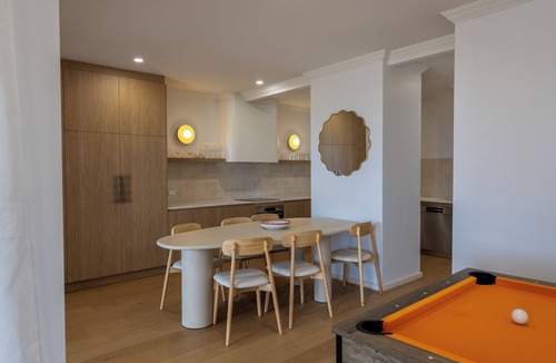 Henley Beach Apartment | Beachfront 3BR | Sauna, Pool Table, 200m to Square