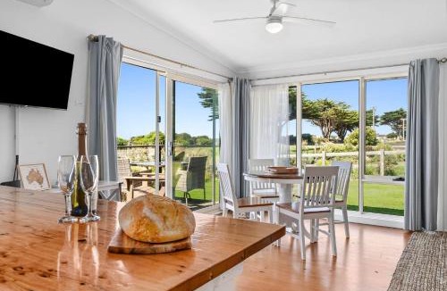 Apollo Bay Apartment | Beachfront Apartment at Apollo