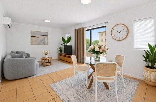 North Ward Apartment | Beachfront Apartment in Townsville 1BR on The Strand with Pool & Parking