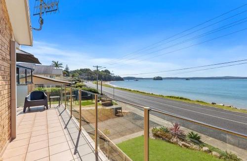 Batehaven Apartment | Beachfront at Batehaven