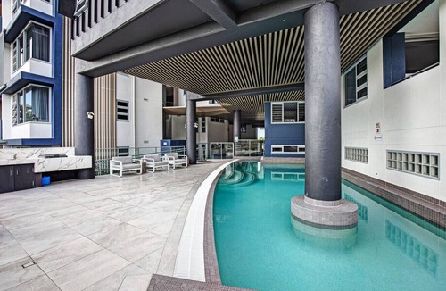 Alexandra Headland Apartment | Beachfront Escape at Beach Life with Ocean Views