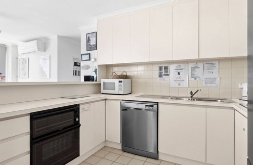 Torquay Apartment | Beachfront Esplanade Apartment 12-20 Ocean Views