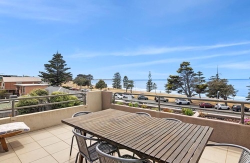 Torquay Apartment | Beachfront Esplanade Apartment 12-20 Ocean Views