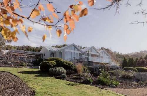 Roches Beach House | Beachfront Estate with Tennis Court