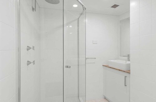 Surfers Paradise Resort | Beachfront Family Holiday | Prime Location
