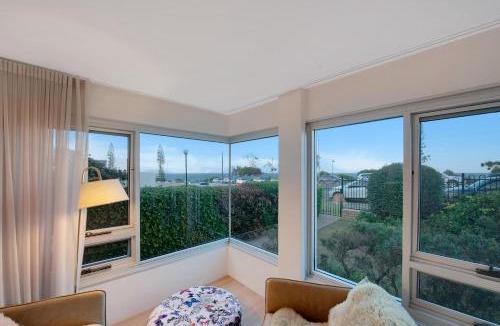 Alexandra Headland Apartment | Beachfront Freshly Renovated 2 BR Walk to Surf & Dining