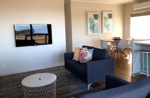Clinton House | Beachfront Gem | Cast a Line at 29