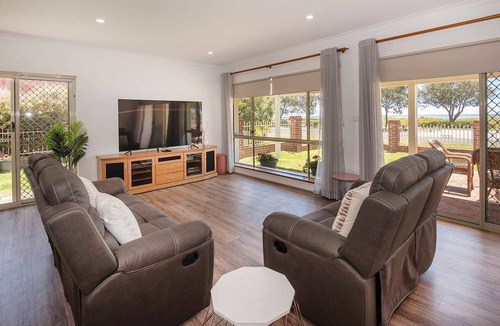 West Busselton House | Beachfront home Busselton- Jetty Views
