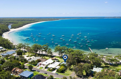 Callala Bay House | BEACHFRONT HOUSE DUCTED AC WIFI 2 SMART TVS PETS WELCOME