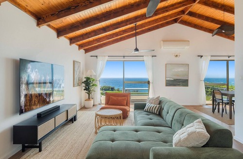 Bermagui House | Beachfront House in Bermagui with private beach access & EV charger available