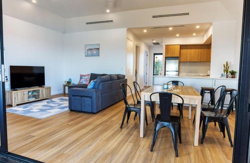 Geographe House | Beachfront Lagoon Retreat - Port Geographe