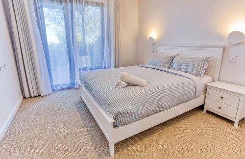 Geographe House | Beachfront Lagoon Retreat - Port Geographe