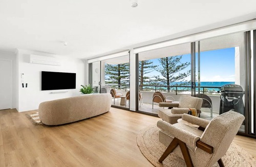 Buddina Apartment | Beachfront living & ocean views