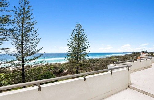 Buddina Apartment | Beachfront living & ocean views