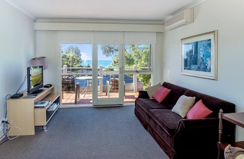 Cowes House | Beachfront Lover's Walk in Cowes with beach access.