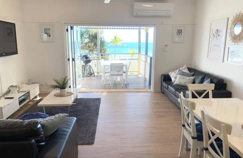 Brisbane Waterfront Villa | Beachfront multi level Island Villa