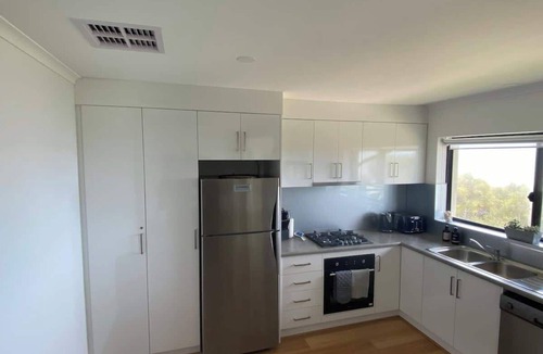 Semaphore Park Apartment | Beachfront ocean-view apartment with balcony