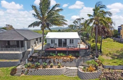 Keppel Sands Cottage | Beachfront Oceanview Cottage