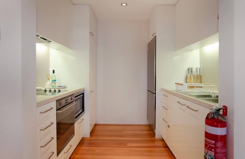 Hawks Nest Apartment | Beachfront on Bennetts | Beaches Apartment 4
