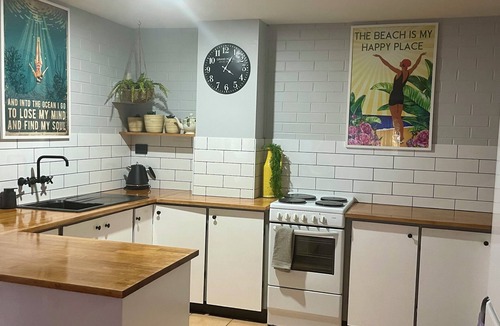 Torquay Apartment | BEACHFRONT On The Esplanade - Bay Views - SPACIOUS GROUND FLOOR