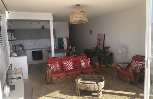 Cronulla Apartment | Beachfront pad, with panoramic views, central to everything